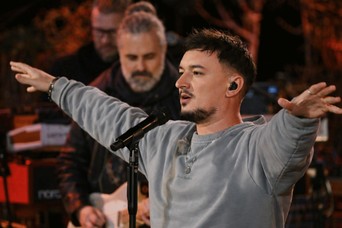 Montez Freundin – Ein respektvoller Blick auf Liebe, Privatsphäre und Öffentlichkeit